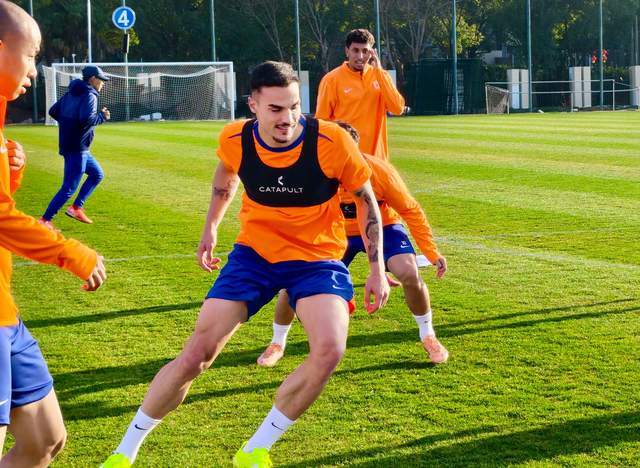 乐鱼体育官网-阿尔瓦罗带着彭啸踢，铁人四叉戟冲击 李金羽不会飘 泰山拒绝爆冷